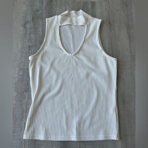 ILLA ILLA White Sleeveless Ribbed Key Hole Neck Tank Top Size Small